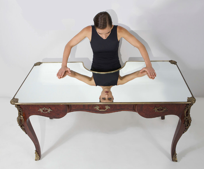 Narcissus Desk le bureau miroir par Sebastian Errazuriz