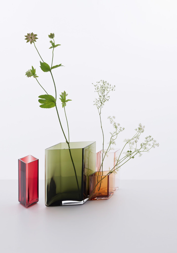 Collection de Vases colorés Ruutu Vases par Ronan et Erwan Bouroullec 