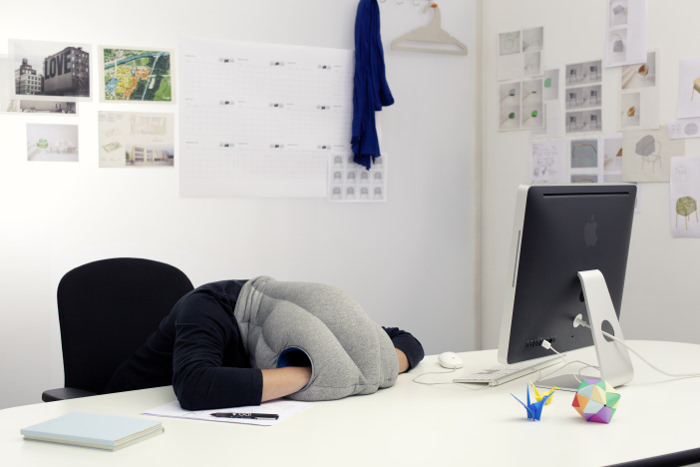 Ostrich Pillow les coussins de sieste par le Studio Banana Things 