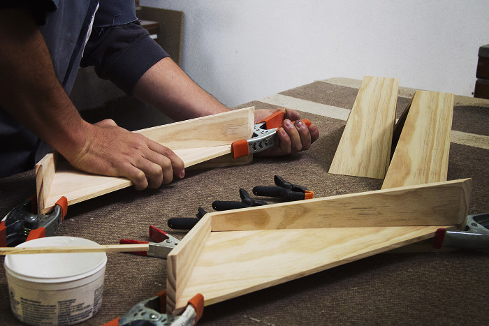 Atelier fabrication - PELICAN l'étagère vide-poche par Woodendot