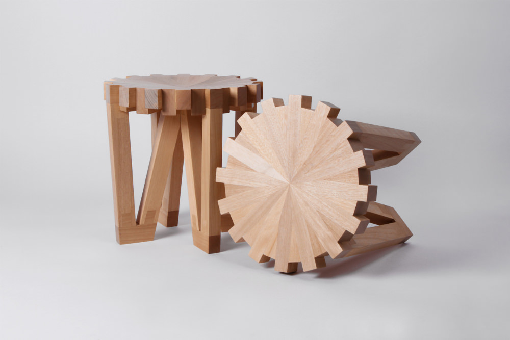 Calibre 32 tabouret engrenage par Richard Yasmine