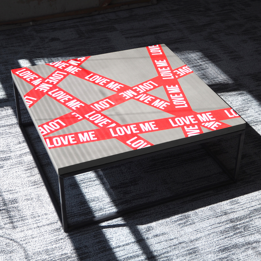 LOVE ME COFFEE TABLE par le street artiste LE SONNEUR