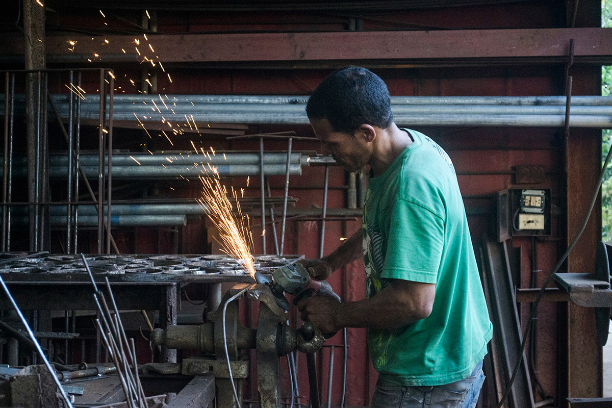 Guajiro, la collection de mobilier artisanal signée Carlos Perez Zamora et Carylin de la Vega