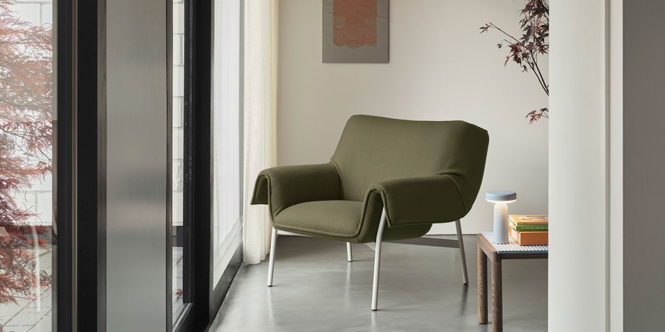 Wrap lounge chair par Normal Studio pour Muuto